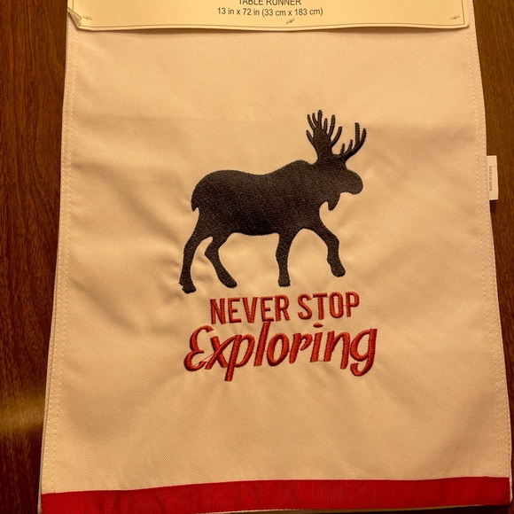 Never stop exploring table runner - Picture 1 of 3